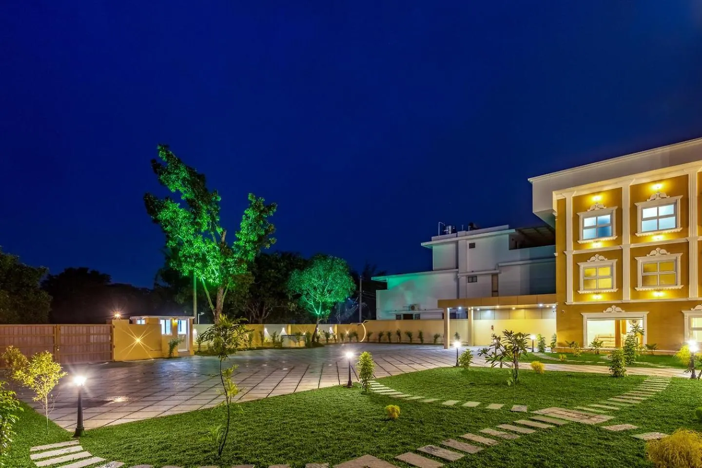 Esaa Airport Hotel Kochi 3*,